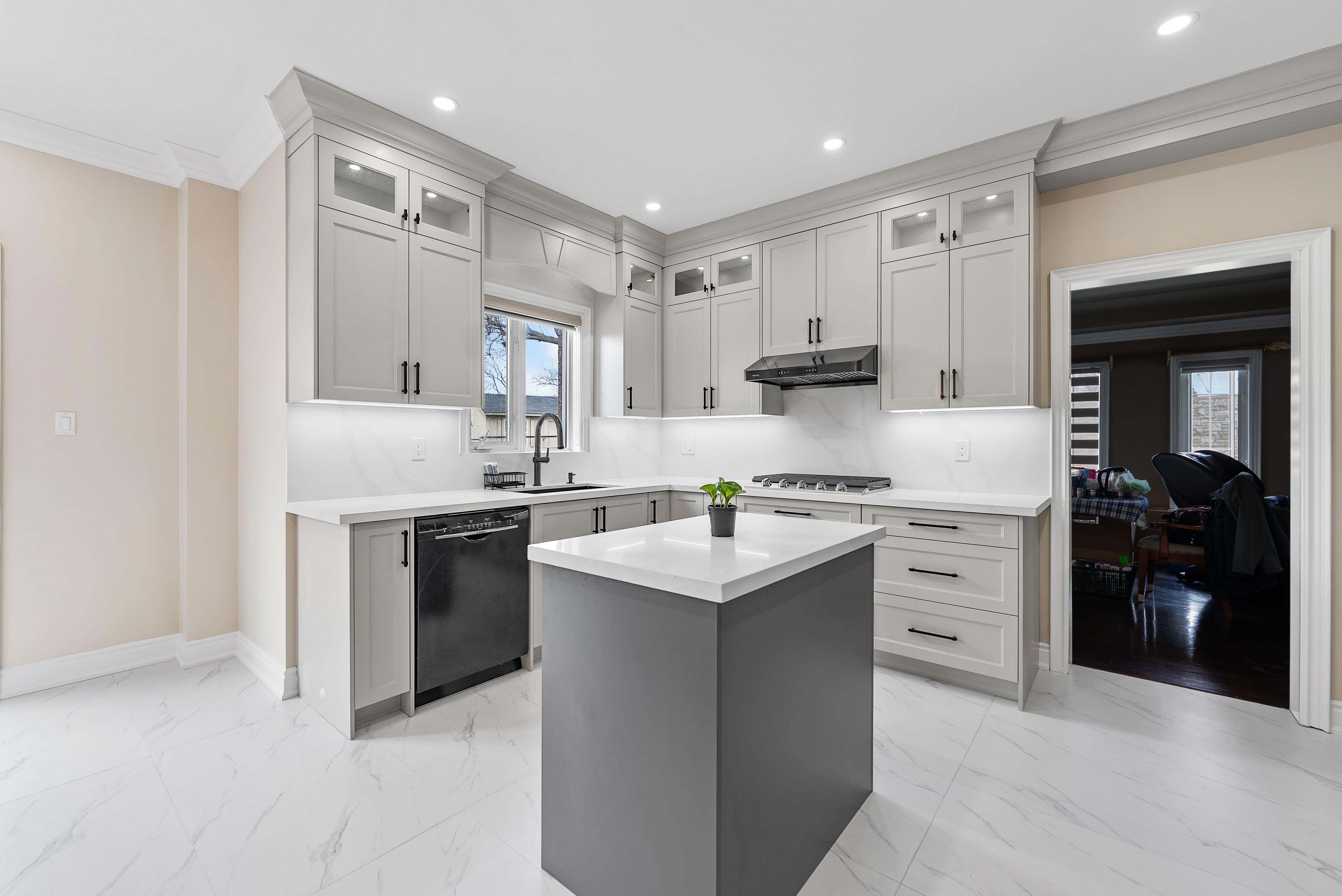 Spacious and modern living room by The North Cabinets 12