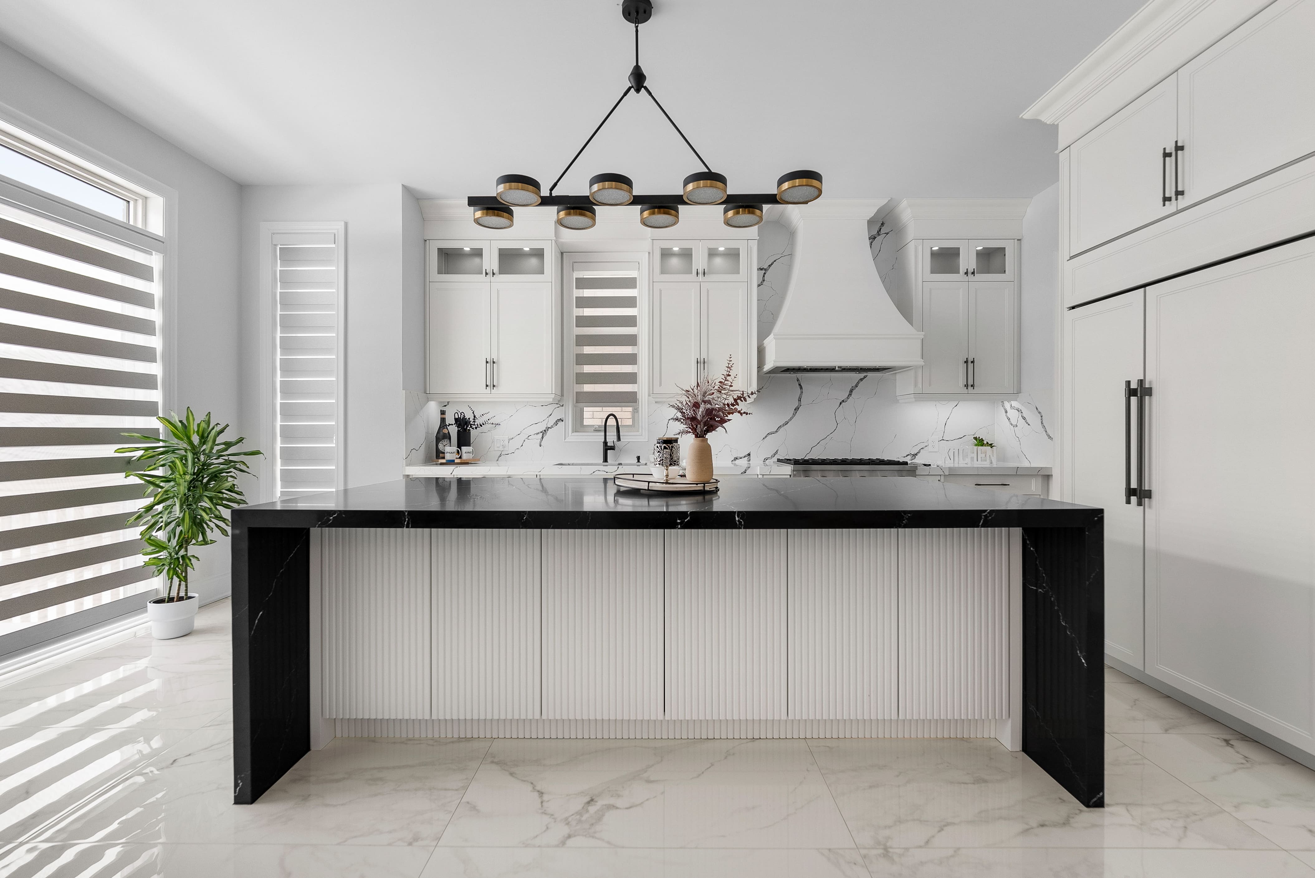 Spacious and modern living room by The North Cabinets 4