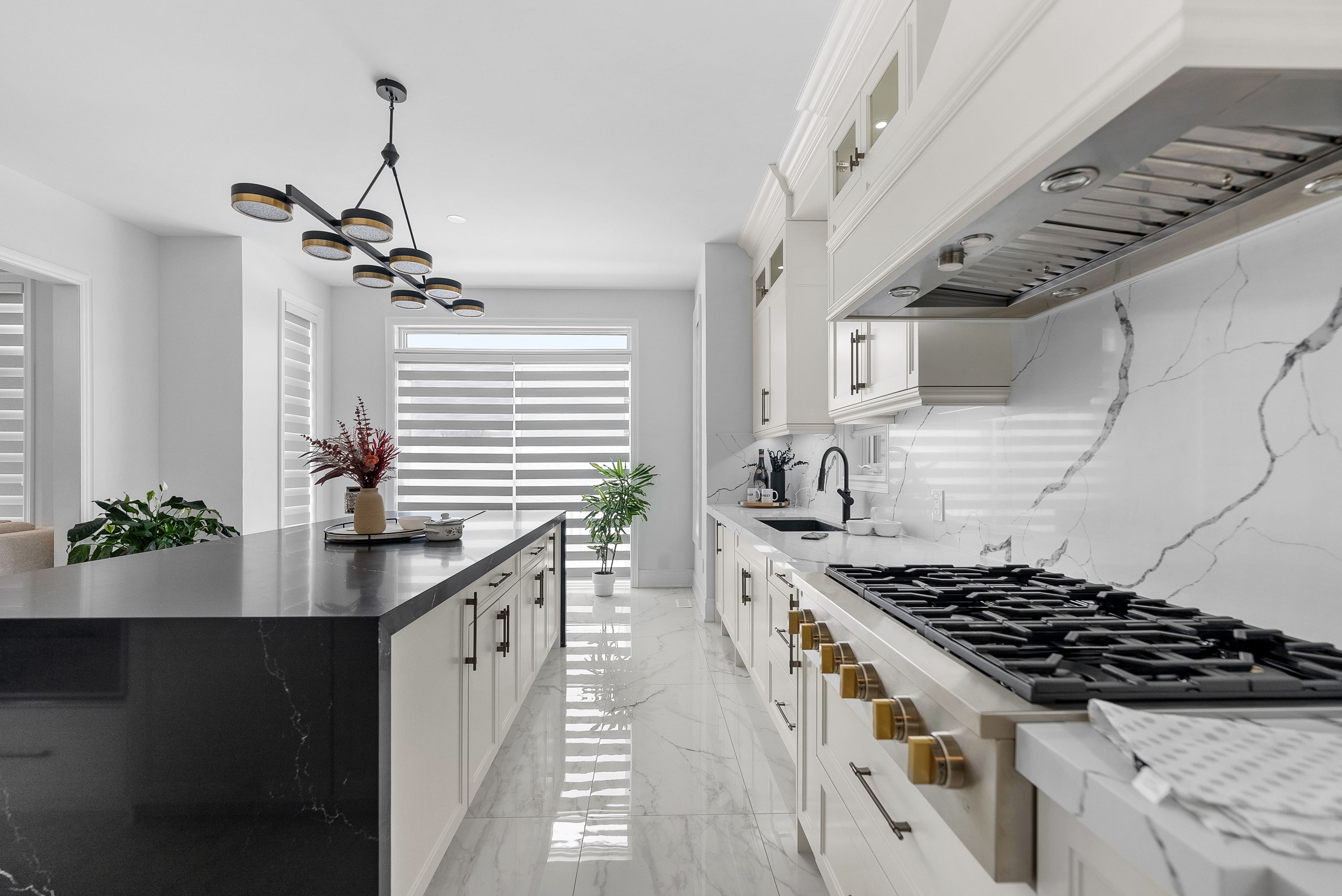 Spacious and modern living room by The North Cabinets 7